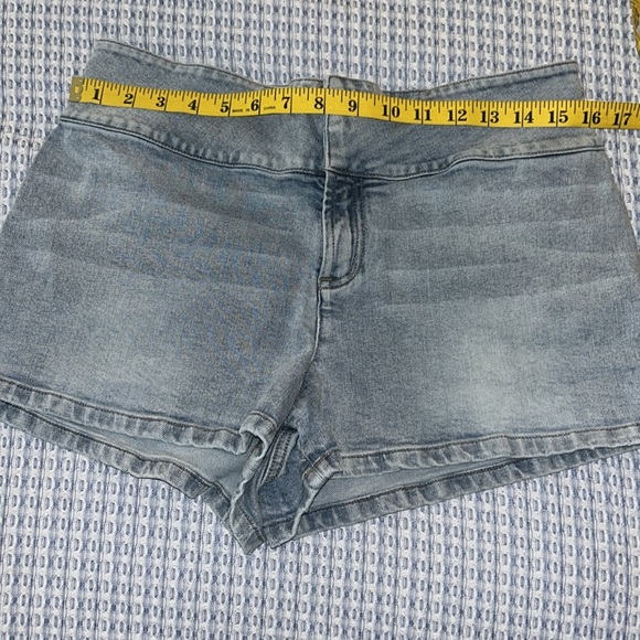 Alice + Olivia Denim Shorts size 32 - Picture 7 of 7